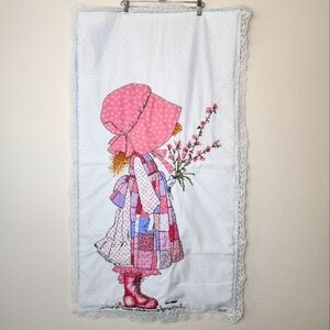 Vintage Holly Hobbit Embroidered Blanket